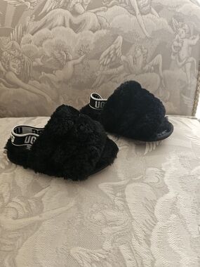 UGG Kids Black Plush Shearling Slide with Branded Heel Strap.